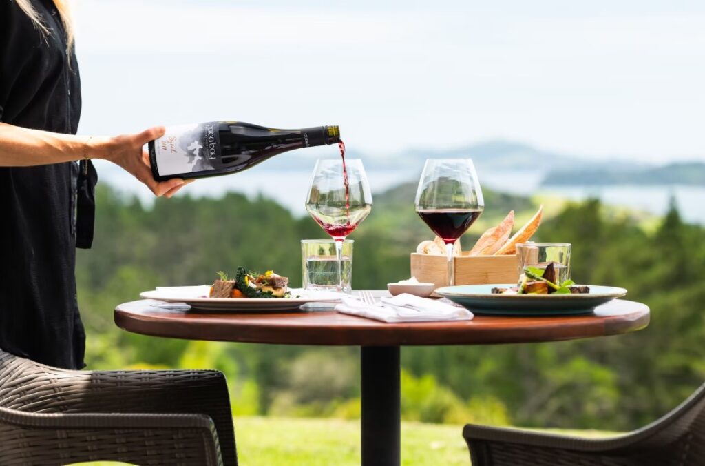 Where to Eat in Paihia: Cafés, Restaurants, and Local Favourites